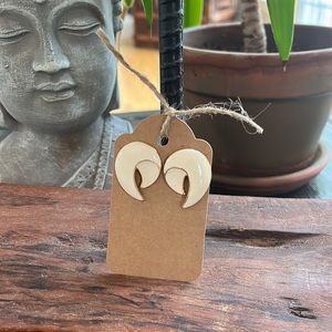 Vintage cream with gold outline enamel earrings